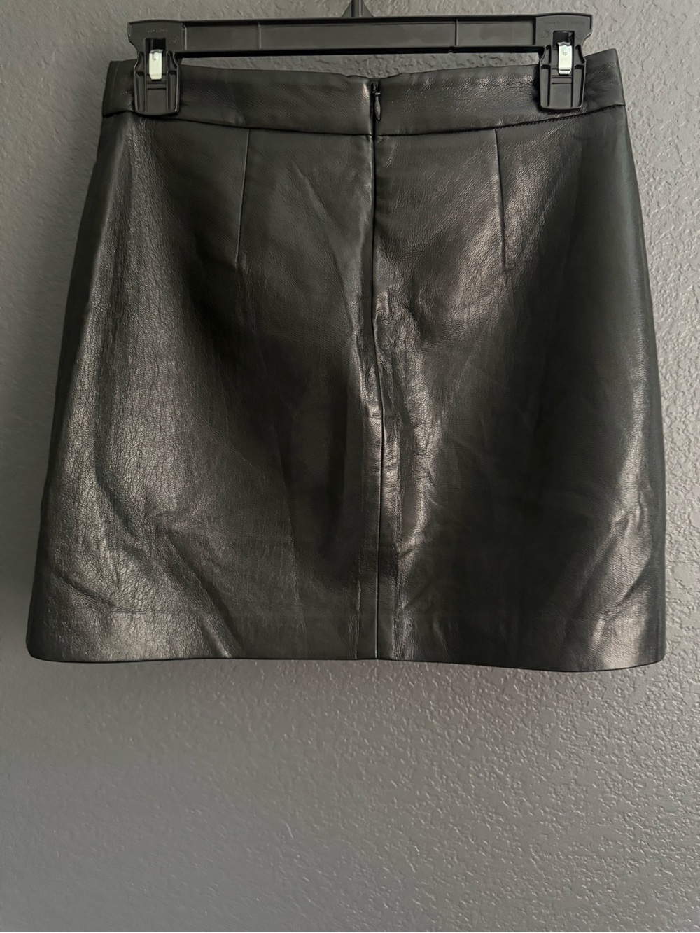 WILFRED • aritzia Patio mini skirt black vegan leather size 4 high waisted 79499 - Picture 7 of 9